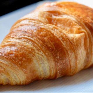 Круасан з заварним кремом