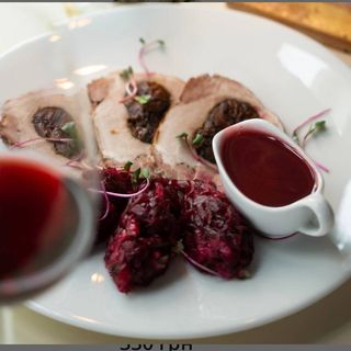 Буженина з чорносливом