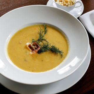 Гороховий суп з копченостями