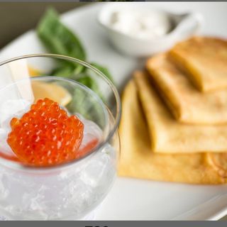 Лососева ікра з млинцями 