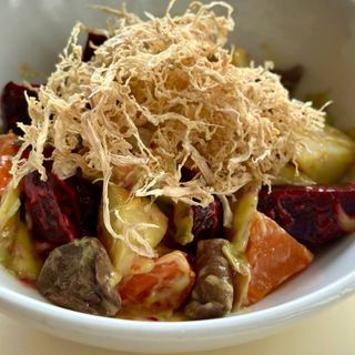 Салат з запечених овочів з білими грибами