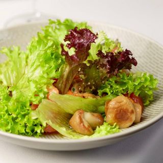 Салат з запеченими овочами та білими грибами