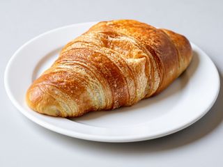 Круасан з заварним кремом 