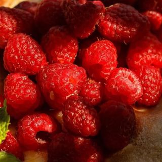 Млинці з малиною на англійському соусі