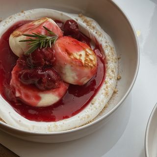 Сирнички з вишнею