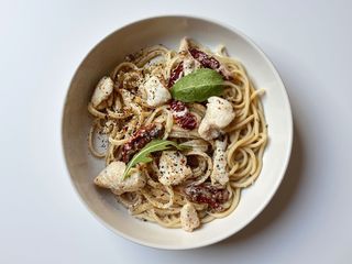 Паста з куркою