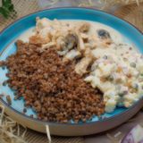 Гречана каша, курка з грибами, Олівʼє