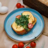 Яйця пашот з лососем та соусом Голландез