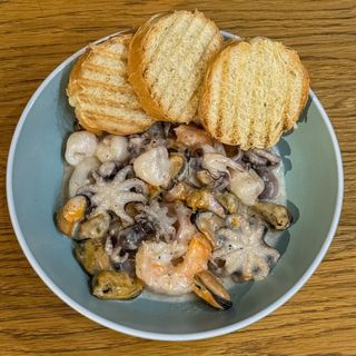 Асорті морепродуктів у вершковому соусі (200 г)