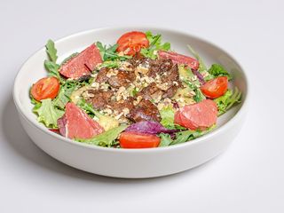 Салат з курячою печінкою та грейфрутом (250г)