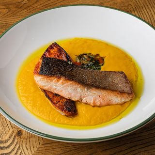 Стейк лосося на гарбузовому кремі