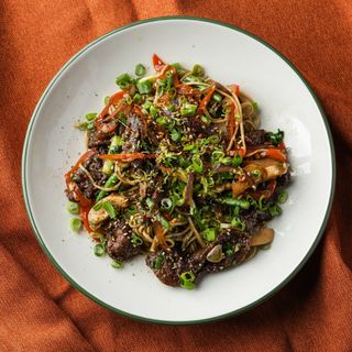 Локшина - рамен з телятиною та ерінгі 