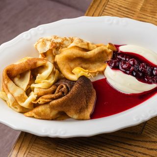 Млинці із вишневим кюлі