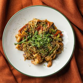 Локшина - рамен з креветками та ерінгі