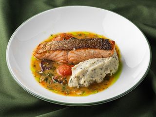 Філе дикого лосося з трюфельним пюре