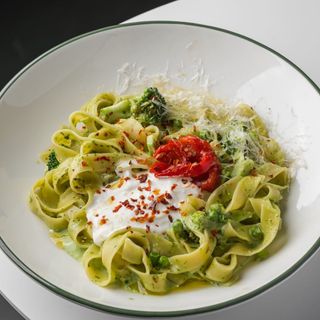 Паста з песто та стачателою