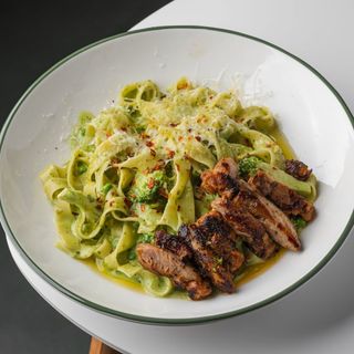 Фетучіні із курячим стегном-гриль