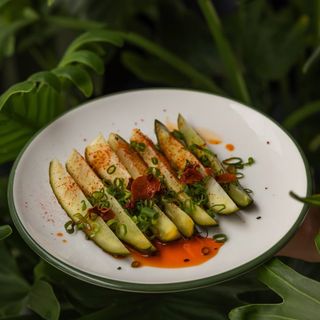 Одноденні мариновані огірки