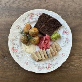 Оселедець з молодою картоплею