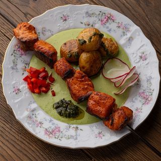 Шашлик з лосося та картоплею