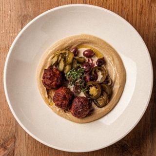 Хумус з кебабом з ягня