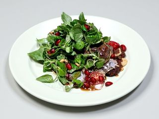 Салат з курячою печінкою та гранатом (300г)