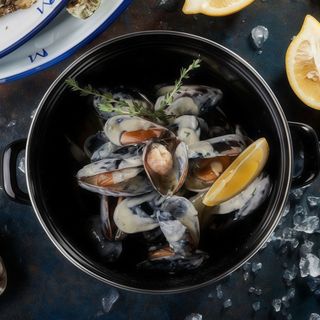 Мідії в мушлях