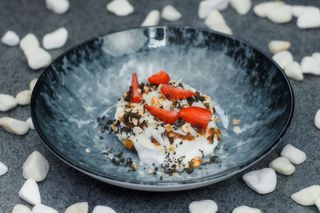 Мега сирник зі сметаною та варенням