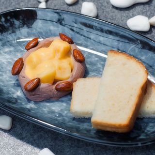 Курячий паштет з манго на брiошi