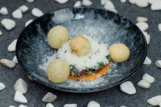 Тар-тар з яловичини та пюре батату 