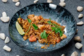 Смажений рис креветками та куркою 