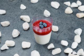 Панакота полунична