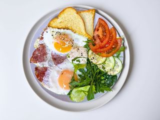 Яєчня з шинкою (150/30г)