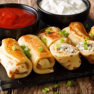 МЛИНЦІ З КУРКОЮ ТА ГРИБАМИ СІМЕЙНІ