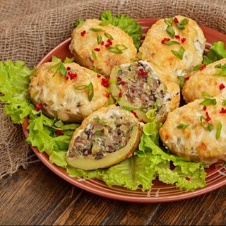 КАРТОПЛЯ З ГРИБАМИ ЗАПЕЧЕНА ПІД СИРОМ