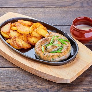 КОВБАСКА КУРЯЧА З КАРТОПЛЕЮ