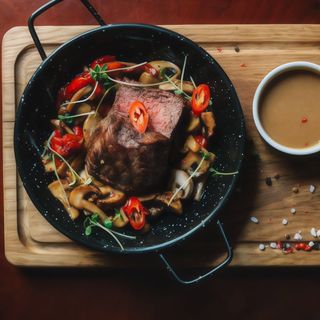 Філе міньйон з овочевим соте (120/150г)