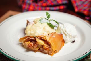 Штрудель яблучний (180/50/50г)