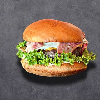 Бургер по селянські з яйцем та беконом