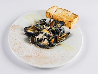 Мідії  у винно-вершковому соусі