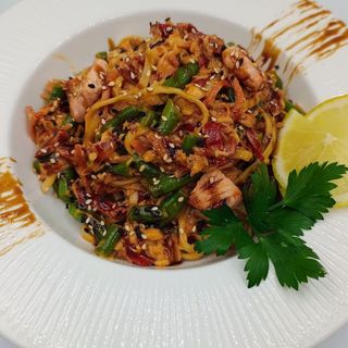 ЛОКШИНА З ЛОСОСЕМ