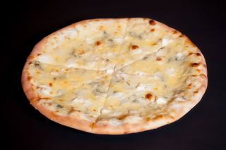 Піца Чінквеформаджі (360г)