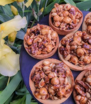 Тарт з горіхами та солоною карамеллю