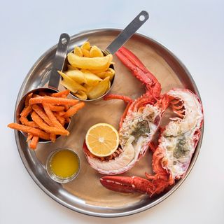 Лобстер Атлантичний/європейськийсмажений на грилі/тепані з соусом "Велюте"