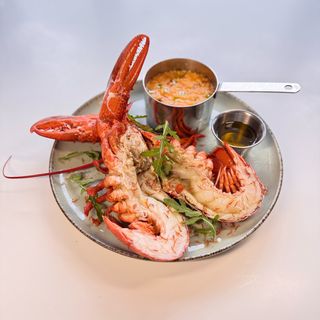 Лобстер з кремовим шафрановим різотто з біском