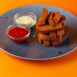 Грінки з соусами Сирний та Chili