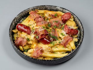 Fries+ з беконом та ковбасками (280г)