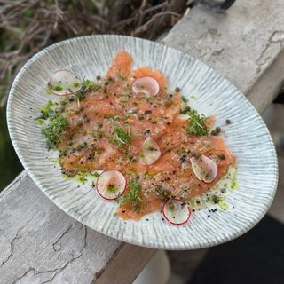Карпаччо з лосося на лаймовому соусі 140г