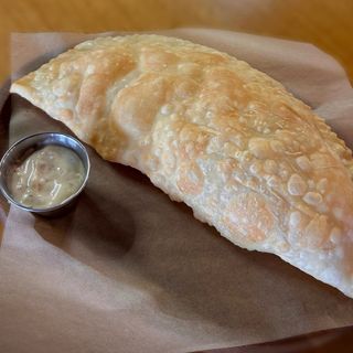 Чебурек з сиром та шинкою