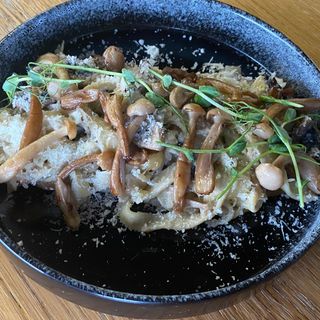 Паста з грибами шимеджі та пармезаном 